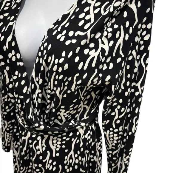 NWT DIANE VON FURSTENBERGxTARGET Long Sleeve Midi Sea Spots Black Wrap Dress - Picture 3 of 16